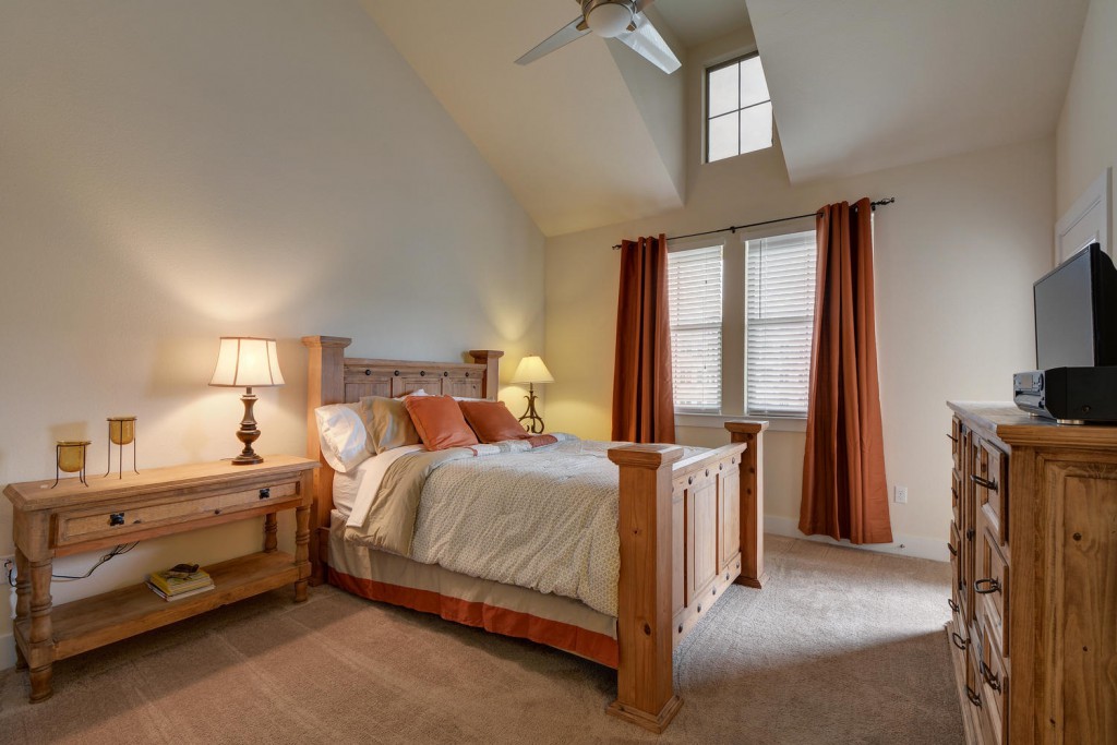 FOR SALE CRAFSTMAN TOWNHOUSE IN MUELLER AUSTIN