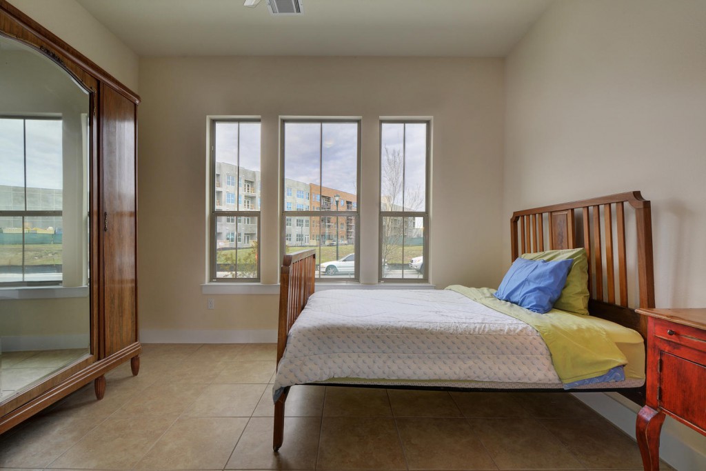 FOR SALE CRAFSTMAN TOWNHOUSE IN MUELLER AUSTIN