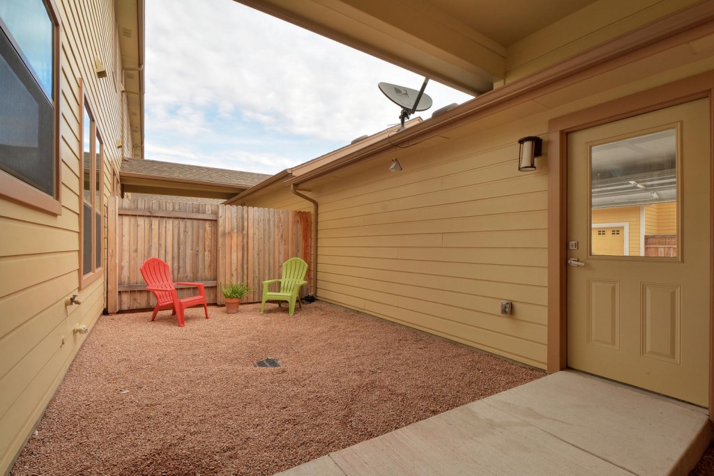 FOR SALE CRAFSTMAN TOWNHOUSE IN MUELLER AUSTIN