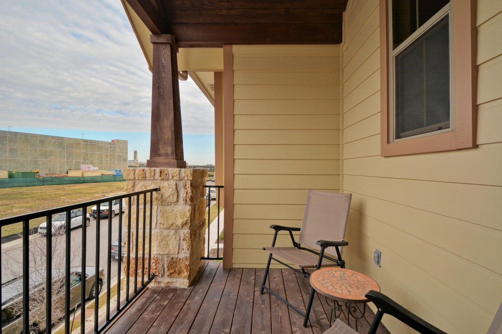 FOR SALE CRAFSTMAN TOWNHOUSE IN MUELLER AUSTIN