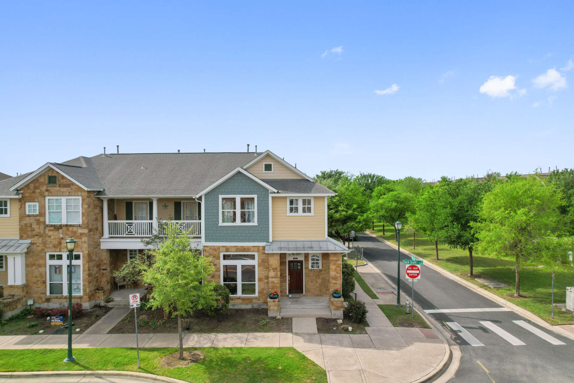 Bright And Spacious, Two-story Mueller House Condo - Mueller Silent Market  - Austin Homes